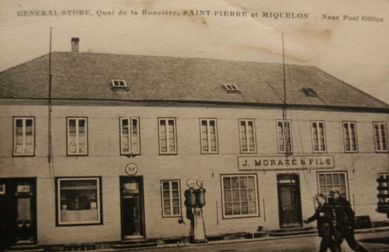 Front of the J. Morazé & Fils store on the quai de la Roncière, old postcard
