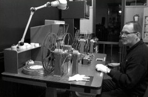 Table de montage et projecteur de cinéma anciens
