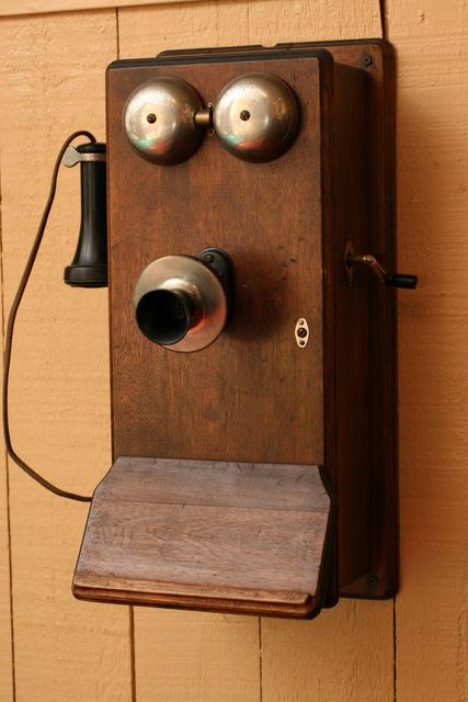 Wall telephone