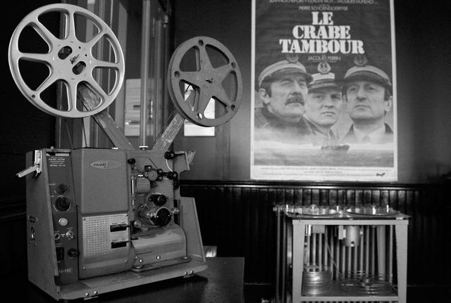 Projector and poster for “Crabe-Tambour”